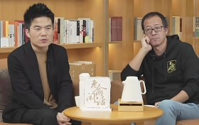 独自一人扛下所有！俞敏洪自带货敷面膜，网友看懵了